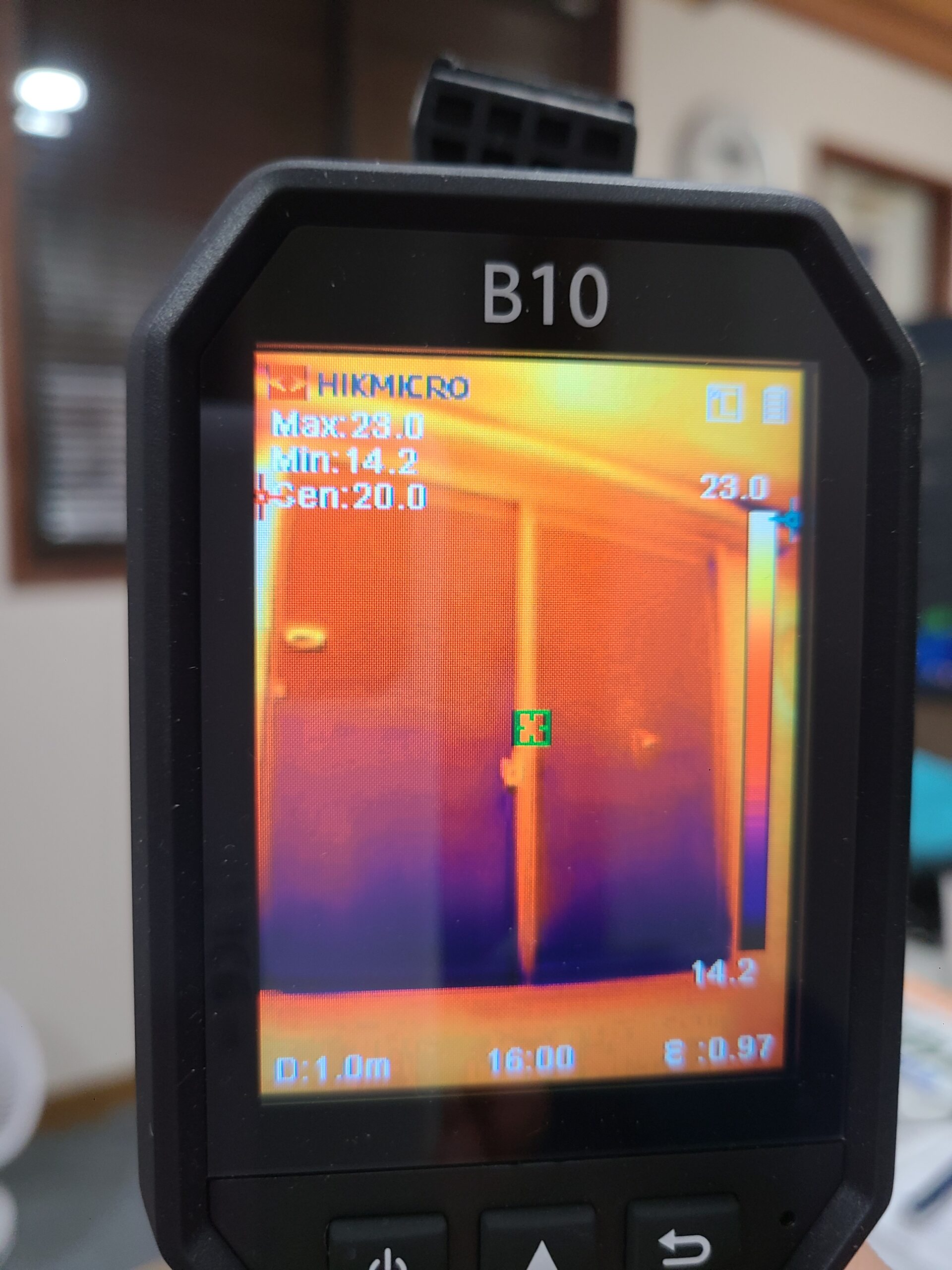 省エネ対策　窓の断熱工事をした事務所の窓をサーモグラフィーカメラで検証！