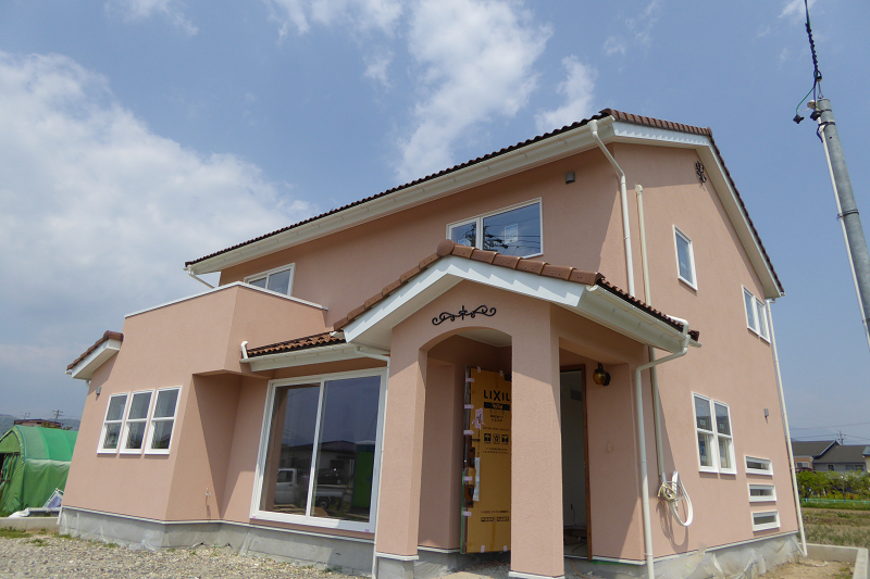 KM様邸 南欧風～家族みんなが集まれる明るいリビングのある家