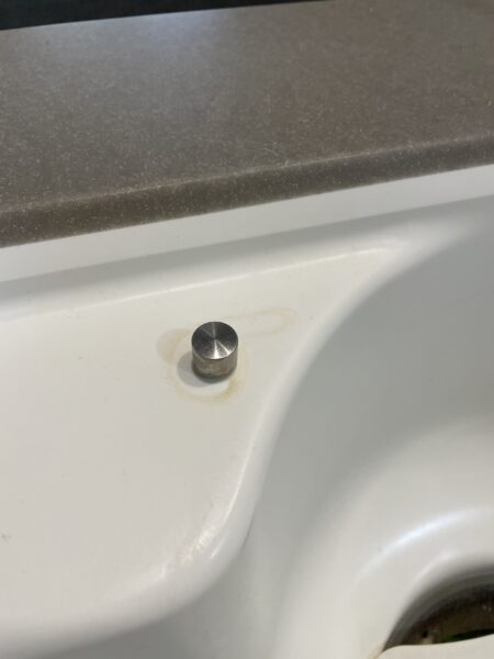 ノリアホーム　トクラスシンク頑固な水垢（左）Before