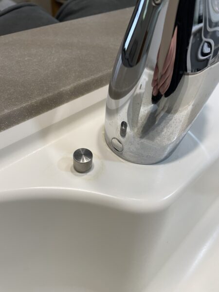 ノリアホーム　トクラスシンク頑固な水垢（右）Before