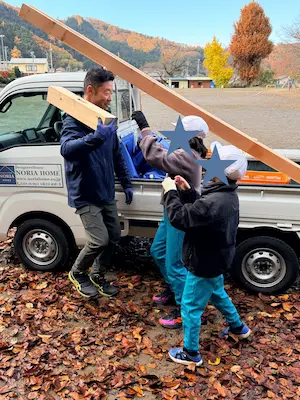 ノリアホーム　遊具作り　ボランティア