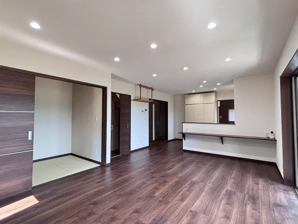 多目的に使える和室と、広々LDKが叶えるゆとりある新築注文住宅