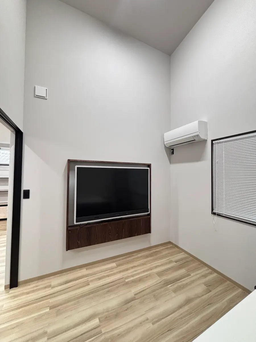 長野県中野市｜ノリアホーム施工の新社屋オフィス。自然光と木目で働きやすさを演出