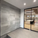 長野県中野市｜ノリアホーム施工の新社屋オフィス。自然光と木目で働きやすさを演出