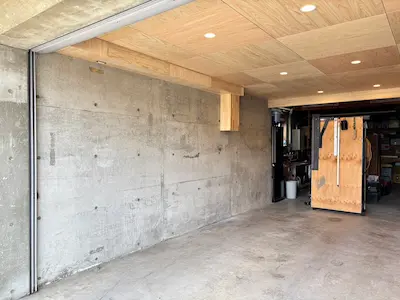 中野市N様邸ガレージ天井リフォーム　木質パネルと照明で生まれ変わった空間