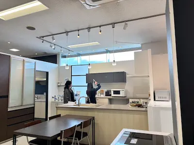 須坂市Y様邸リノベーション　トクラスで内装材との色合わせ