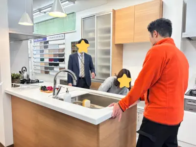 長野市T様邸ハウステックショールームで打合せ　キッチン確認と床材の検討　