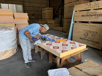 【新築の工夫】現場のゴミを減らす！木材屋さんの倉庫で断熱材をプレカットする理由
